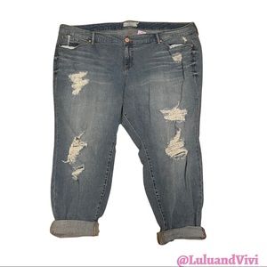TORRID BOYFRIEND JEANS - Hurricane Distressed